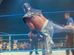 Ultimo leaves/enters_the_Ring