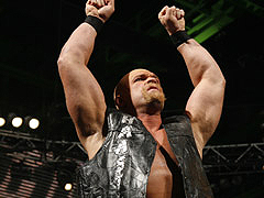 Charlie Haas als Steve Austin