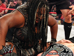 Awesome Kong-09/08 3